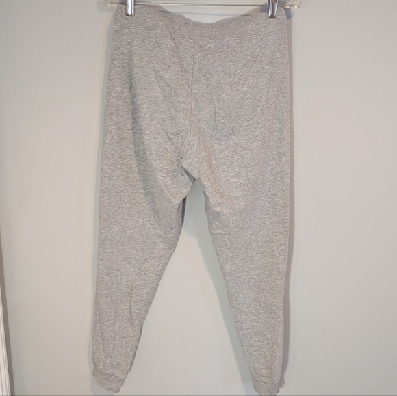 Red Shirt Harvard University Gray Sweatpants - Picture 3 of 3